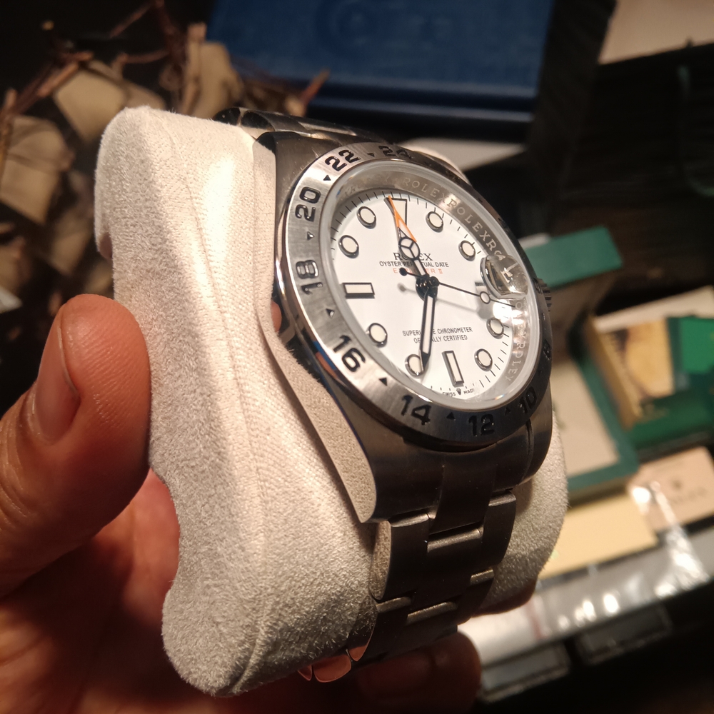 Silver and white Stainless Steel explorer Watch with box - Picture 3 of 8